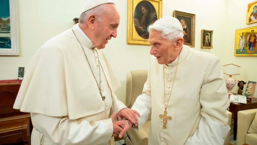 Francisco homenajea a Benedicto XVI en la entrega de los premios Ratzinger Francisco homenajea a Benedicto XVI en la entrega de los premios Ratzinger