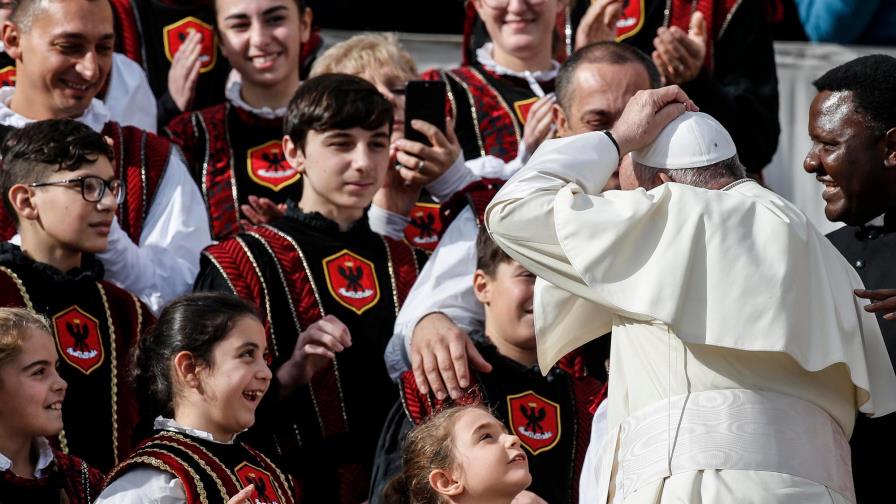 El papa pide a empresas de Internet responsabilidad en protección de menores