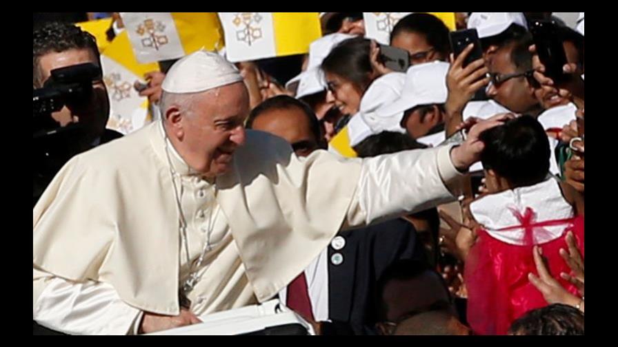El papa pide a los cristianos en la península arábiga que sean “oasis de paz”