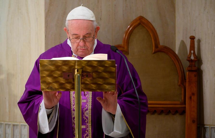 El papa critica a quien hace negocio con los necesitados durante la pandemia