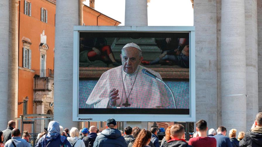 El papa celebra su audiencia con los fieles desde palacio por el coronavirus
