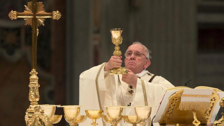 Dimiten los portavoces del papa, Greg Burke y la española García Ovejero