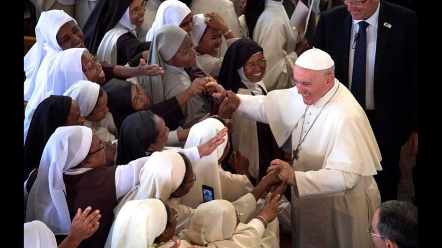 El papa: “Que nadie tome a Dios como pretexto para levantar muros”