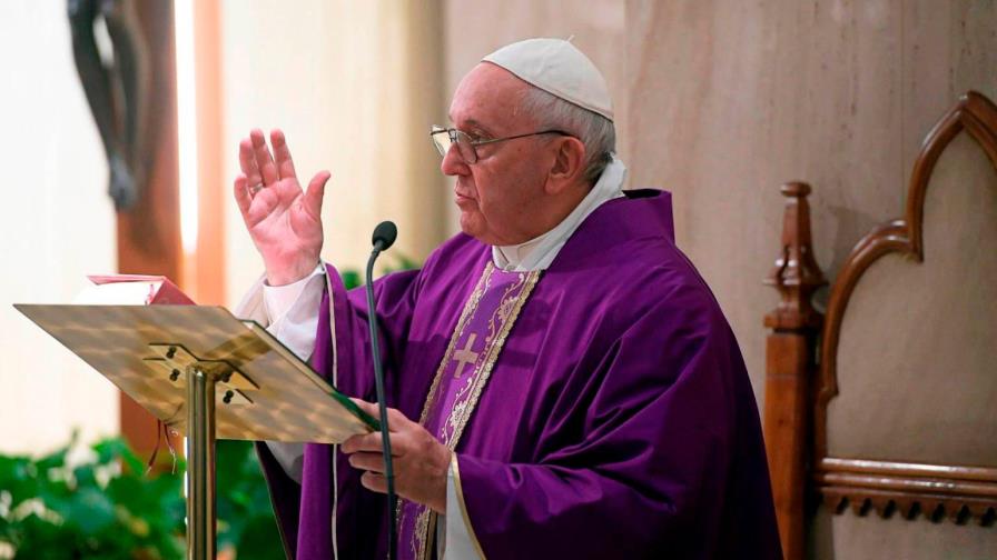 El papa pide ser pobres por dentro en lugar de buscar éxito, riqueza y fama