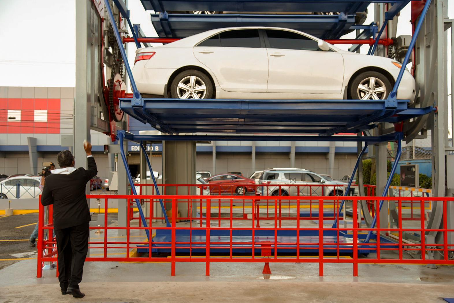 En la construcción del Parqueo Robótico, Ferretería Ochoa realizó una inversión de RD$10 millones.