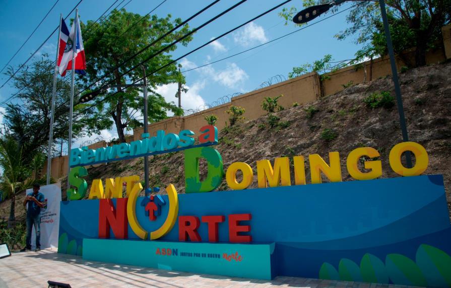 Alcaldía Santo Domingo Norte inaugura uno de cuatro paradores