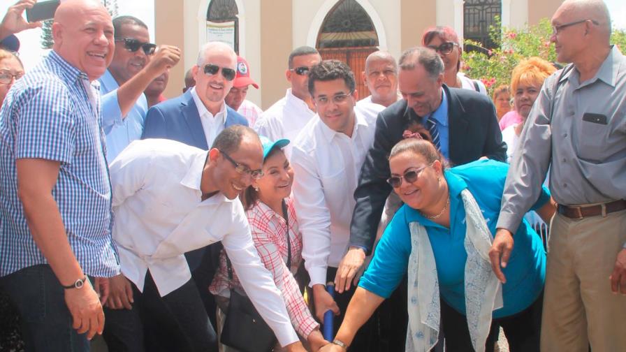 Para enfrentar a los ladrones, elevarán la pared que protege el cementerio de la Máximo Gómez Para enfrentar a los ladrones, elevarán la pared que protege el cementerio de la Máximo Gómez