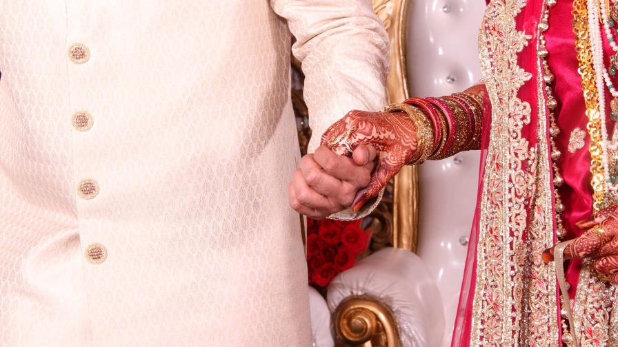 Boda en un avión para eludir las restricciones anticovid en India 