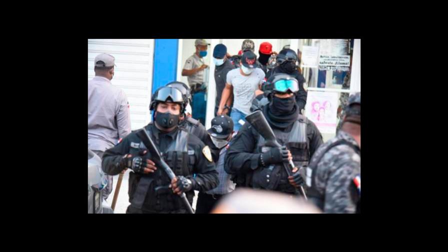 Ratifican prisión preventiva a tres policías acusados de la muerte de pareja religiosa 