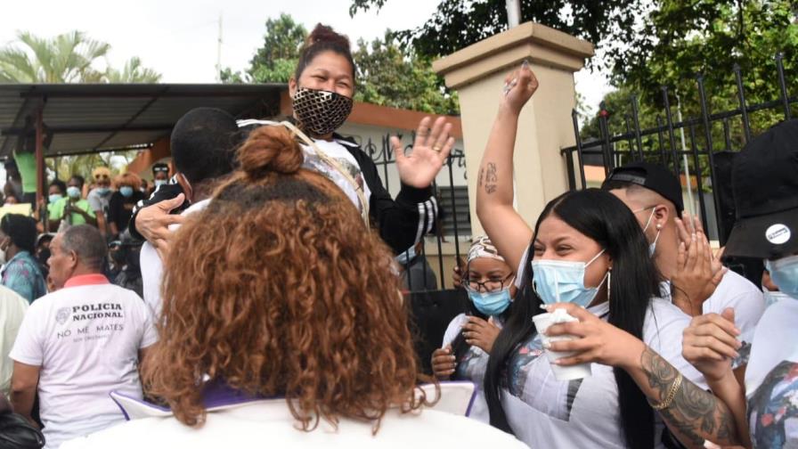 Parientes de pareja evangélica encuentran algo de sosiego con envío a prisión de policías Parientes de pareja evangélica encuentran algo de sosiego con envío a prisión de policías
