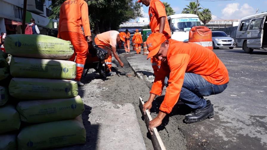  Reconstruyen aceras y contenes alrededor de la Plazoleta La Trinitaria