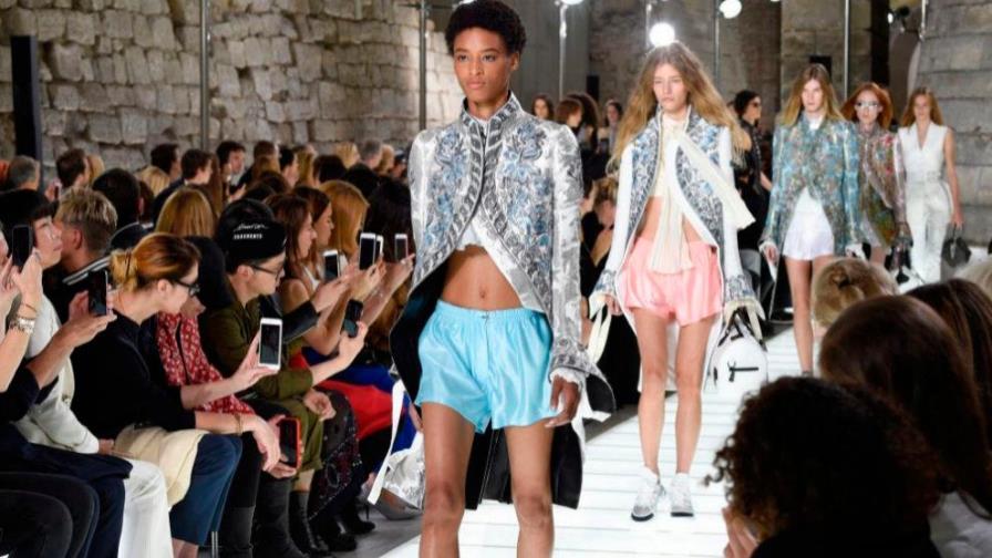 La pasarela parisina se pasa al figital