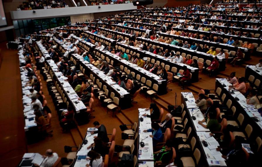 Parlamento cubano aprueba proyecto de Constitución