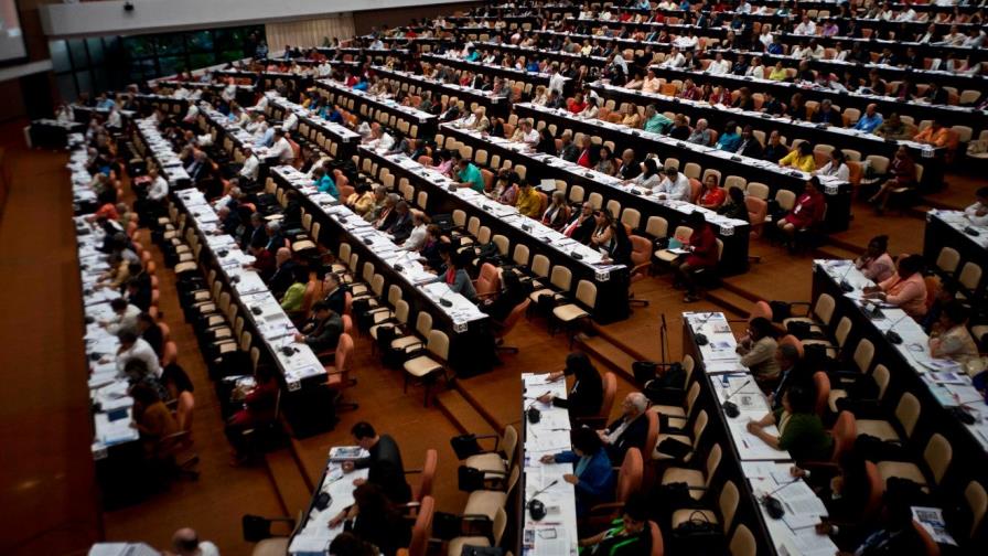 Parlamento cubano aprueba proyecto de Constitución