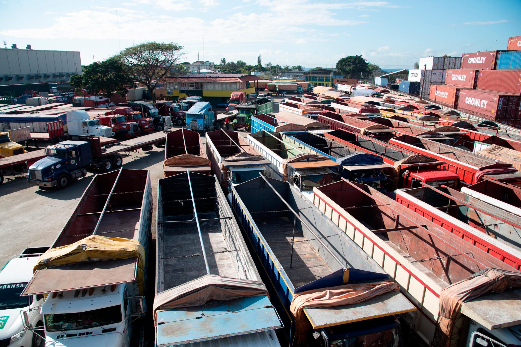 Algunos de los camiones paralizados de labores a nivel nacional por la Federación Nacional de Transporte Dominicano (Fenatrado). Viernes 14 de marzo de 2019.