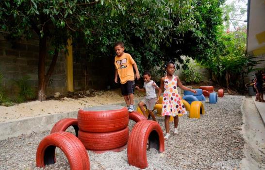 Inauguran parque hecho con neumáticos desechados en escuela de Herrera