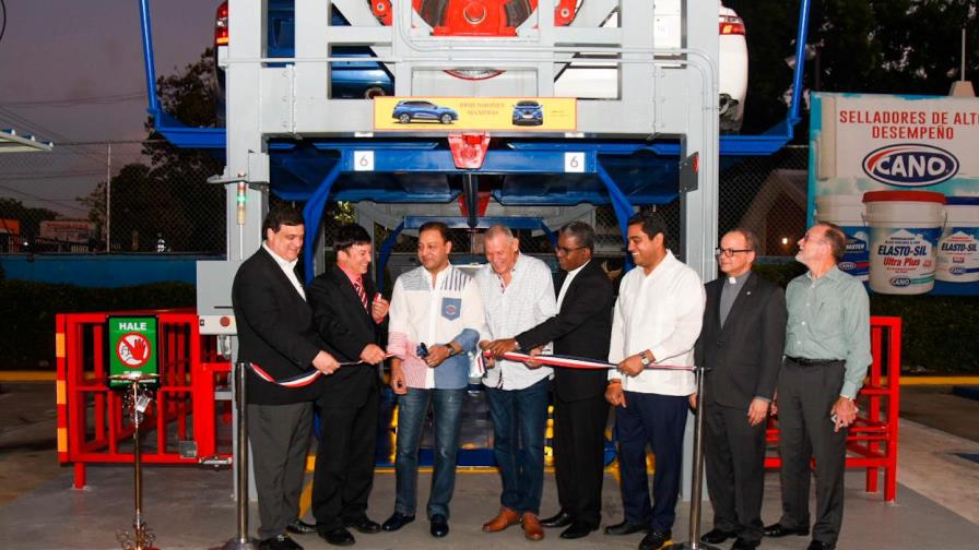 Inauguran parqueo robótico en Santiago 