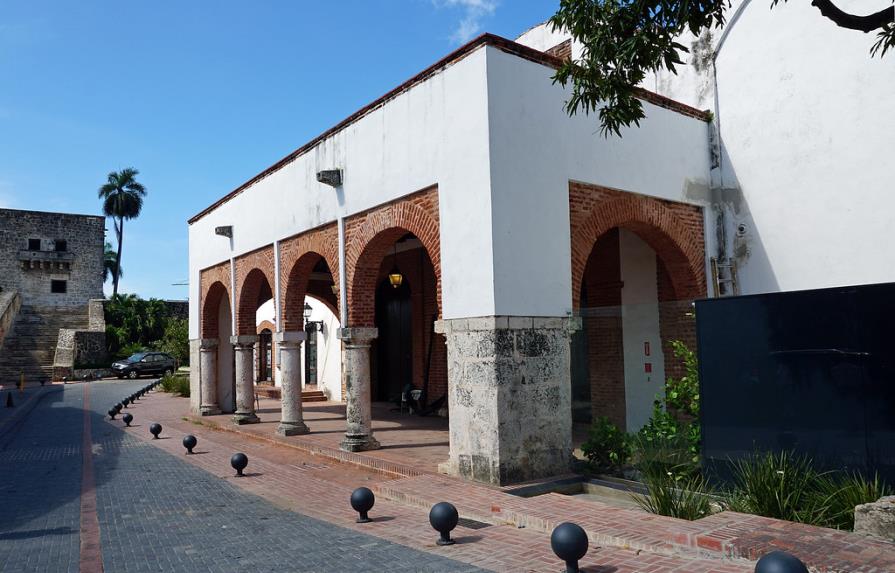 Parqueo de Las Atarazanas está disponible para visitantes a la Feria del Libro