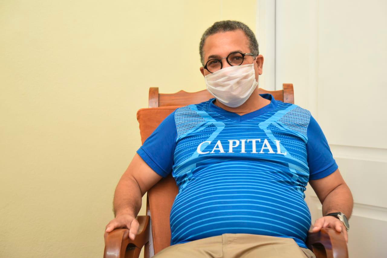 Párroco Nelson Acevedo de la Parroquia Santo Cura de ARS