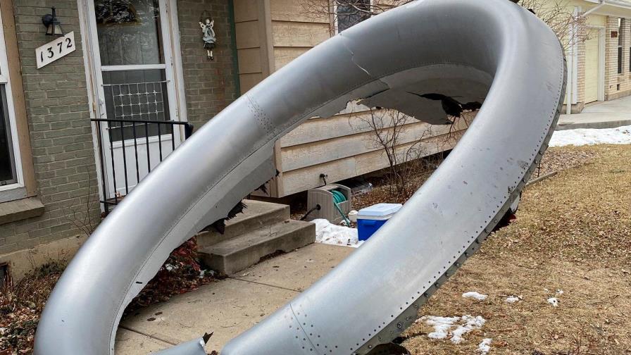 Avión regresa a aeropuerto en EEUU tras perder partes del motor en vuelo