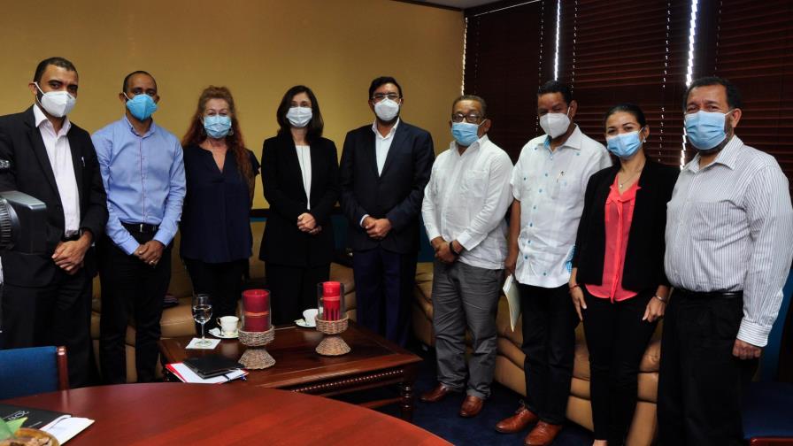 Indrhi  y Agencia Española discuten plan para aprovechar recursos hídricos