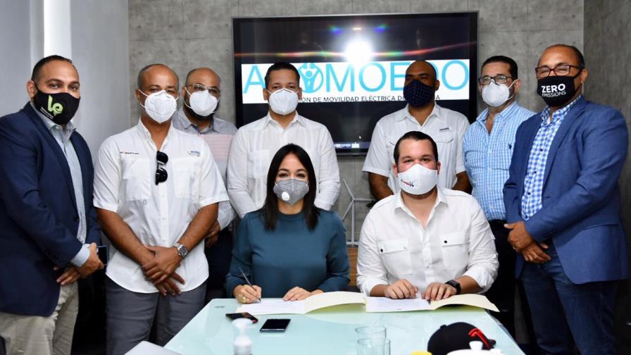 Empresarios del sector de energías renovables firman acuerdo con candidatos Orlando Jorge y Faride Raful Empresarios del sector de energías renovables firman acuerdo con candidatos Orlando Jorge y Faride Raful