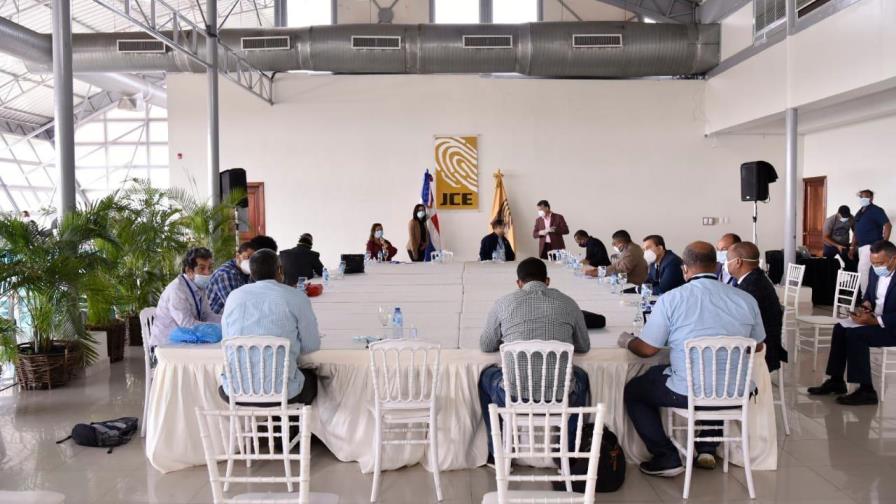 La Junta Central Electoral y partidos políticos revisan la boleta de las elecciones del 5 julio 