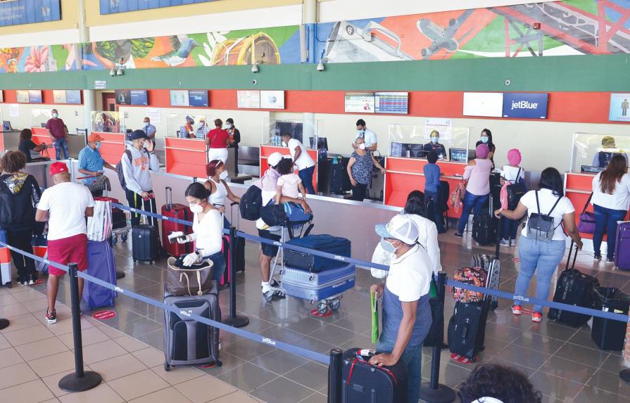 Más de 600,000 pasajeros se movilizaron en aeropuertos del país en marzo, la cifra más alta este año
