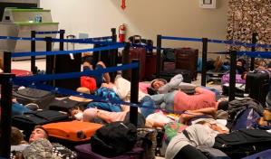 Video | Pasajeros argentinos se amotinan en Aeropuerto de Punta Cana