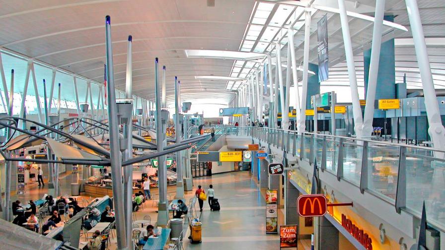 EEUU exigirá un test de COVID-19 negativo a viajeros que lleguen al país en avión EEUU exigirá un test de COVID-19 negativo a viajeros que lleguen al país en avión