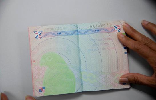 Cambian el pasaporte dominicano