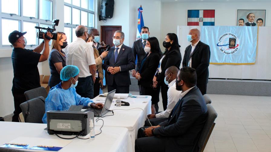 Pasaportes dice 98 % de sus trabajadores está vacunado contra el COVID-19