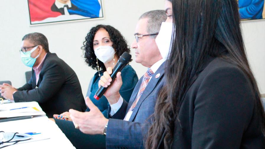 Pasaportes se reúne con JCE; busca tener acceso a actas de nacimientos de solicitantes