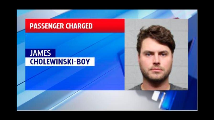 Pasajero de avión enfrenta cargos de violencia sexual