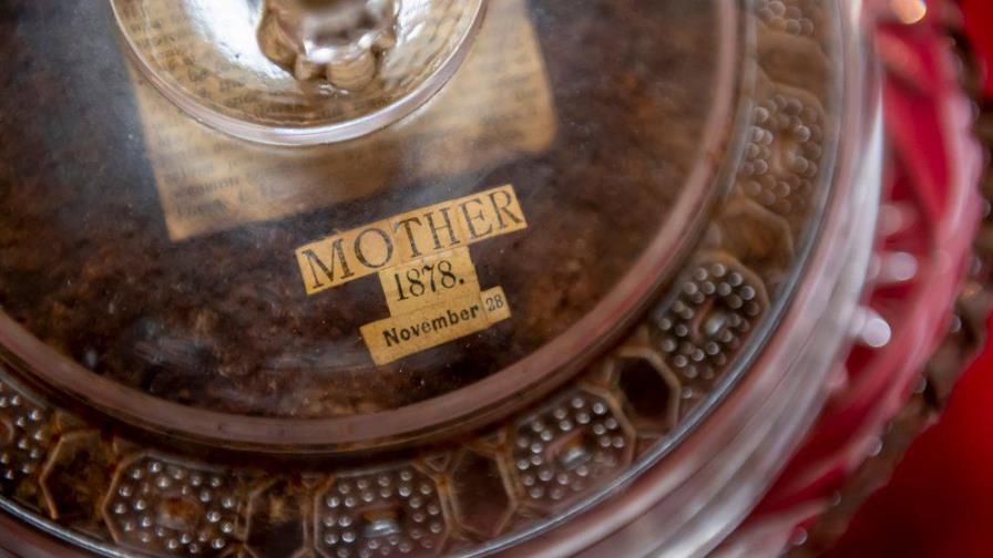 Familia de Michigan conserva pastel de frutas desde 1878 Familia de Michigan conserva pastel de frutas desde 1878