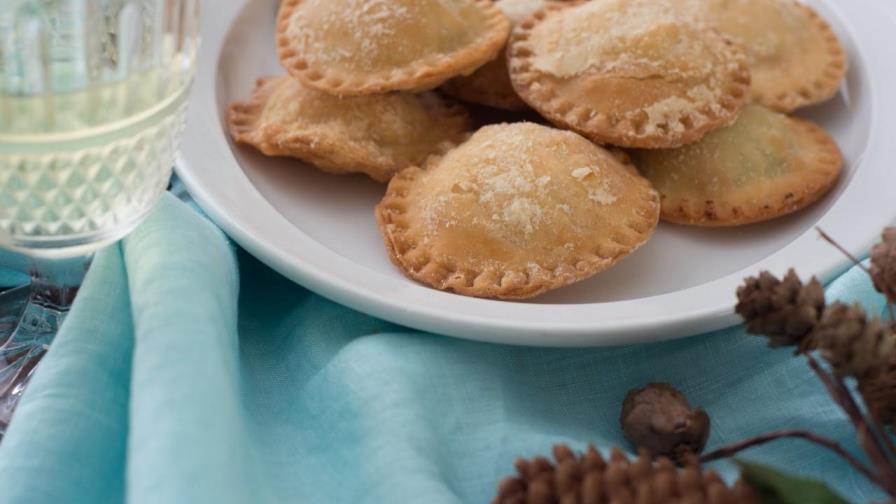 Así puedes aprender a hacer los mejores pastelitos al estilo dominicano