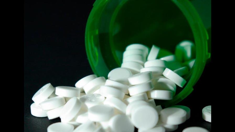 China produce a gran escala primer fármaco aprobado contra Covid-19