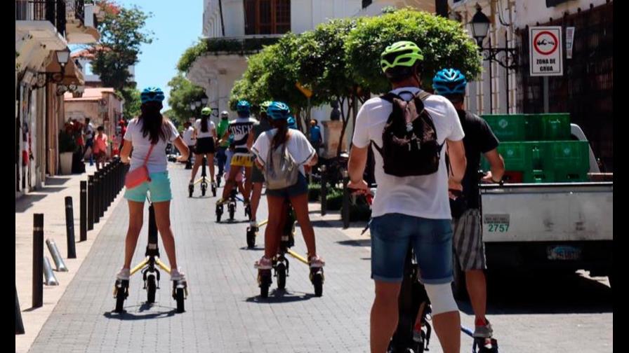 Empresa cuestiona se haya dado “riendas sueltas” al alquiler de patinetas en Ciudad Colonial 