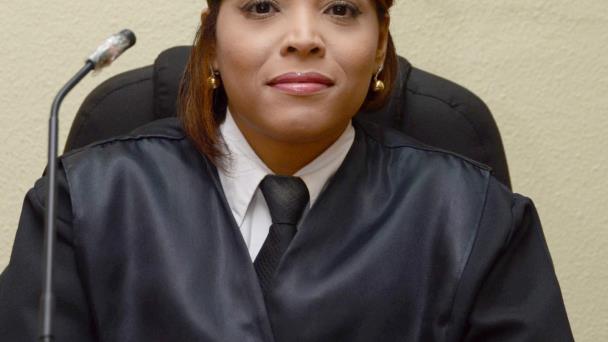 Restituyen jueza que fue suspendida tras decisión en caso de lavado de activos