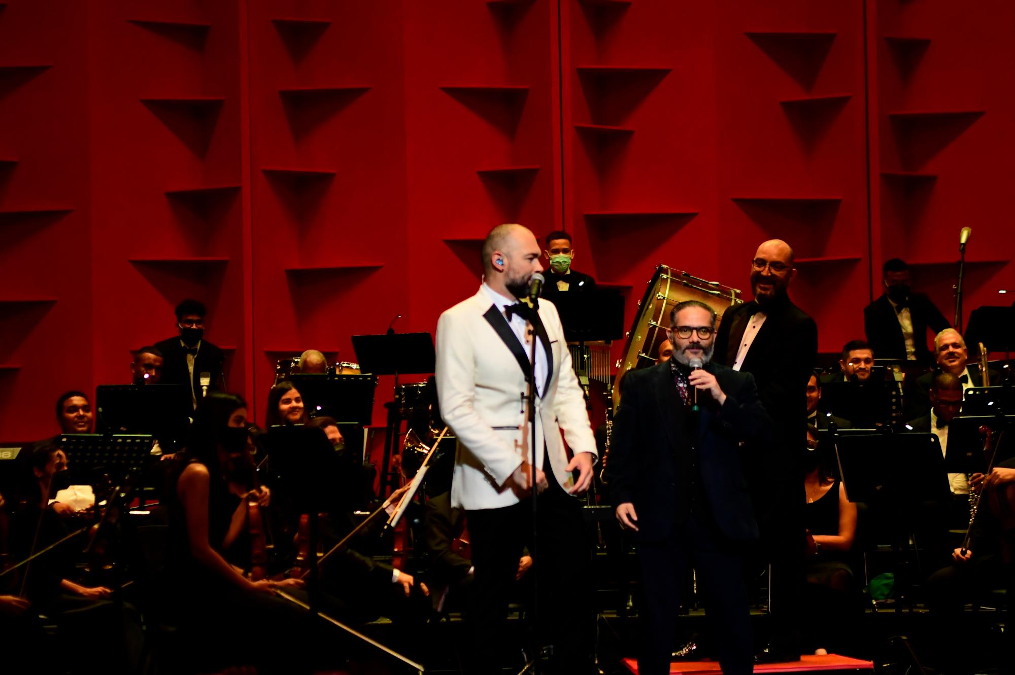 Pavel Núñez y Santiago Cruz interpretaron “El gato andaluz”, título que estará en el nuevo disco de Pavel.