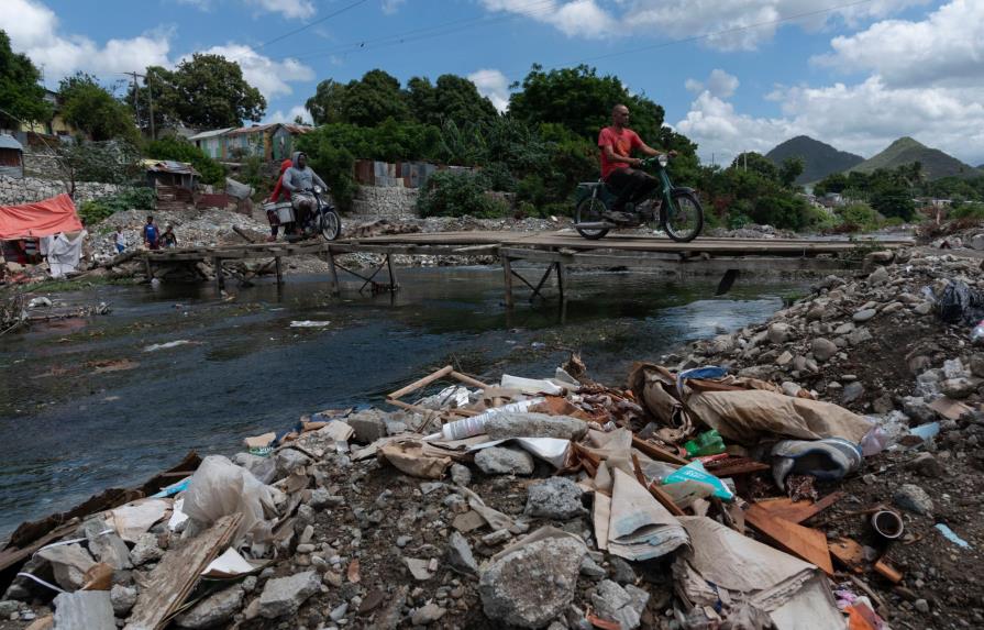 Vertido de desechos, extracción de materiales y tala matan al río Baní 
La respuesta de las autoridades 