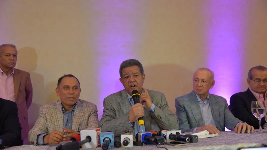 Leonel convoca rechazar hoy      la reelección, frente al Congreso