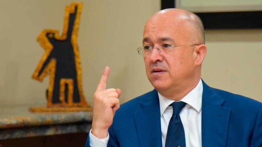 Domínguez Brito reta a Leonel Fernández a un debate 