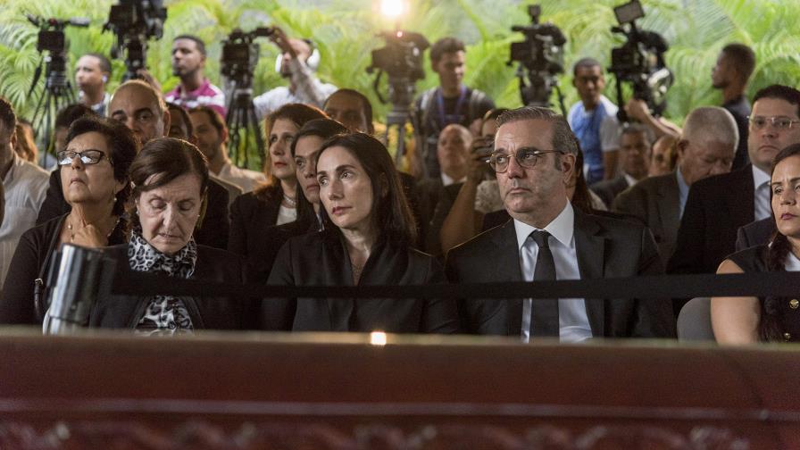 Sepultan restos de Abinader Wasaff en Jardín Memorial