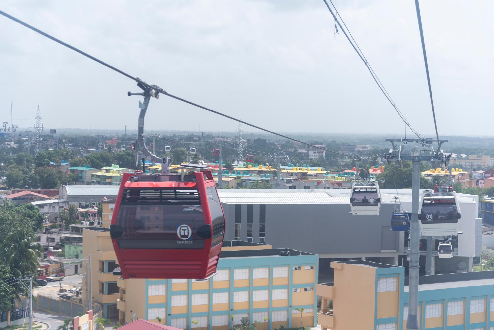 El Teleférico de Santo Domingo cuenta con cuatro estaciones ubicadas en un trayecto de cinco kilómetros.