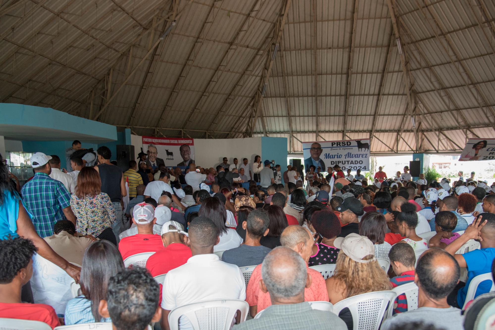 Parte de los asistentes al acto en el Club de los Billeteros.