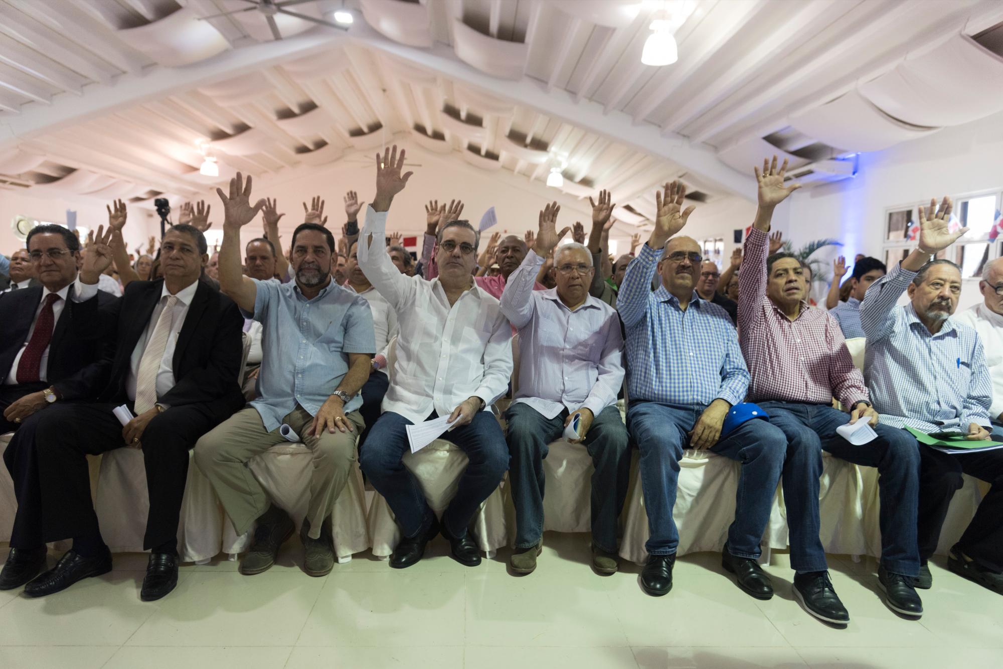 Dirigentes políticos asistieron al evento.