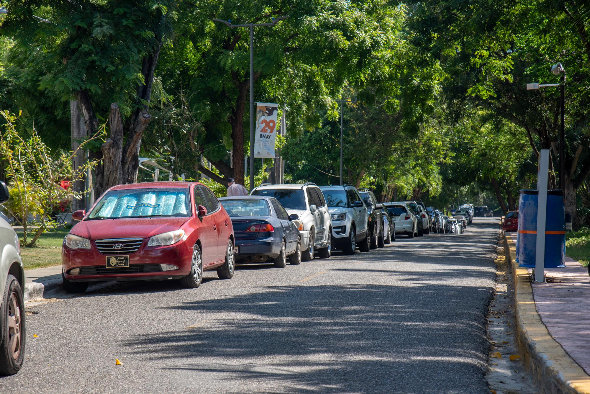 En ocasiones no hay espacios para estacionarse.