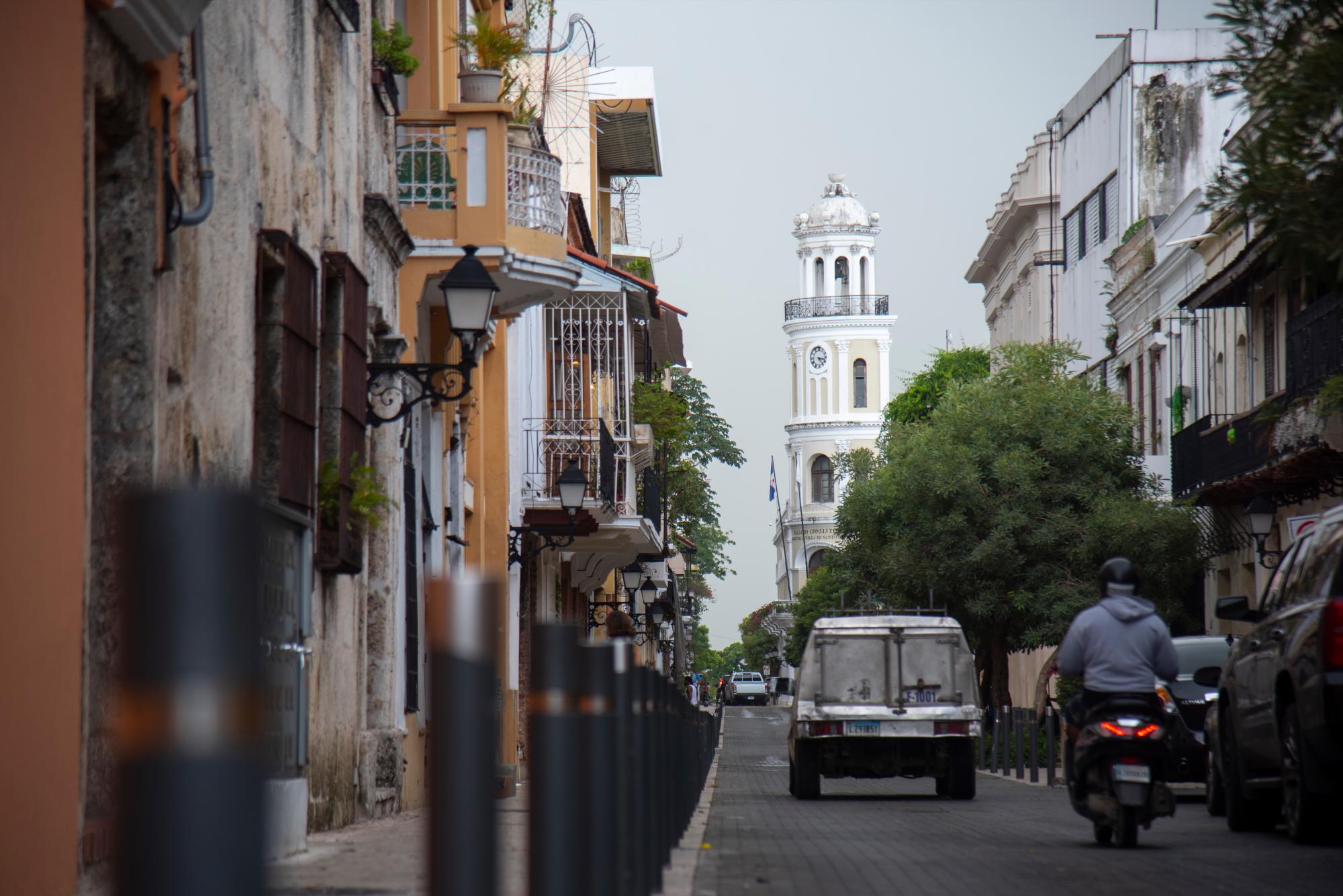 Los espacios en las calles son muy limitados en Ciudad Colonial.