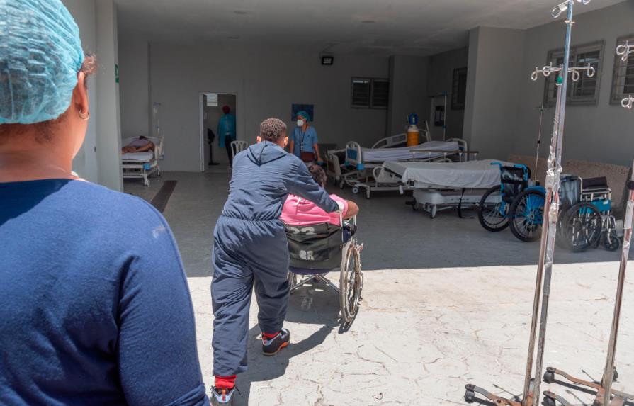 28 familias llevaron ancianos a hospitales y los dejaron abandonados